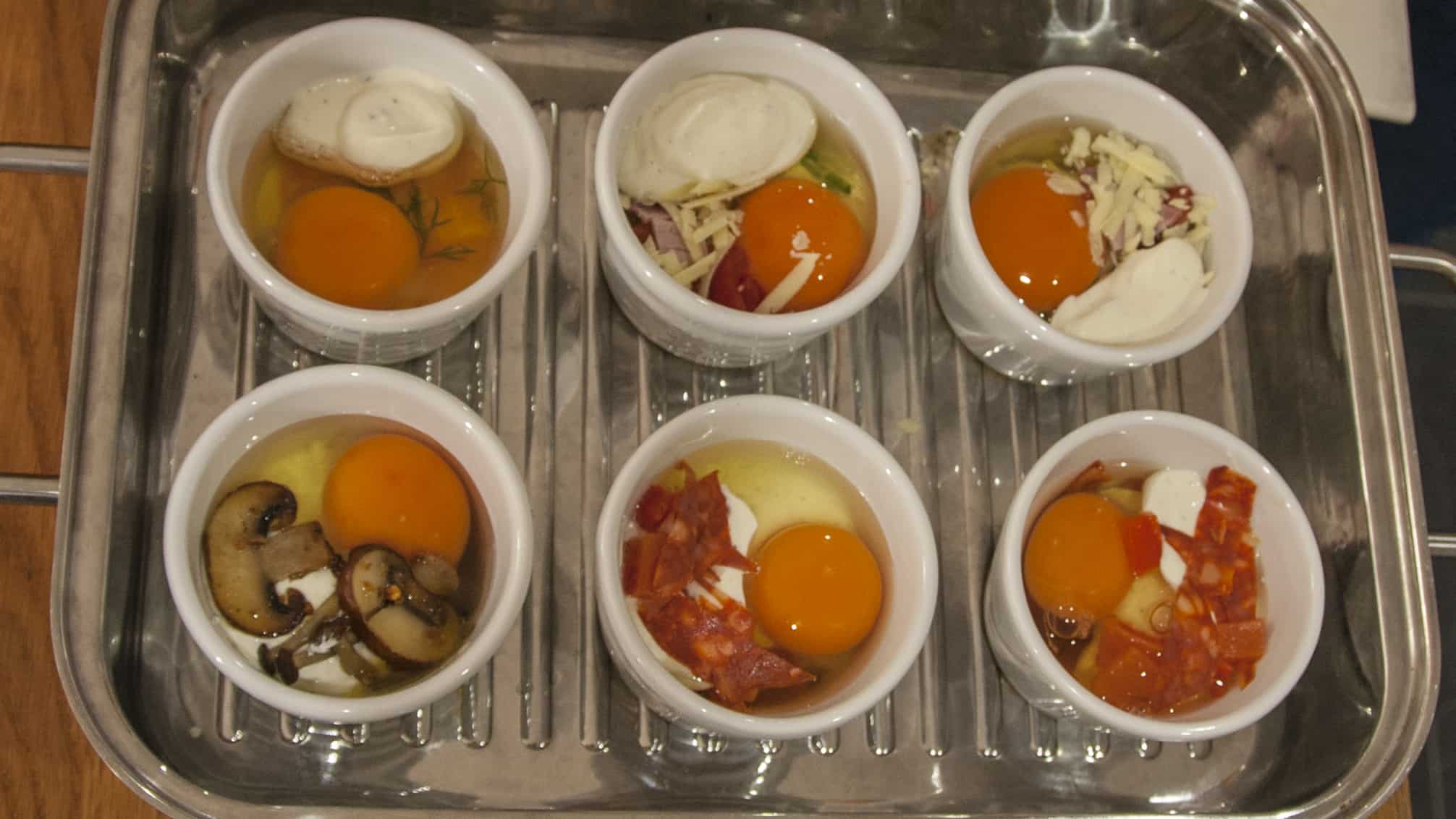 https://lostinfood.co.uk/wp-content/uploads/2014/06/baked-eggs-with-raw-eggs-post001.jpg