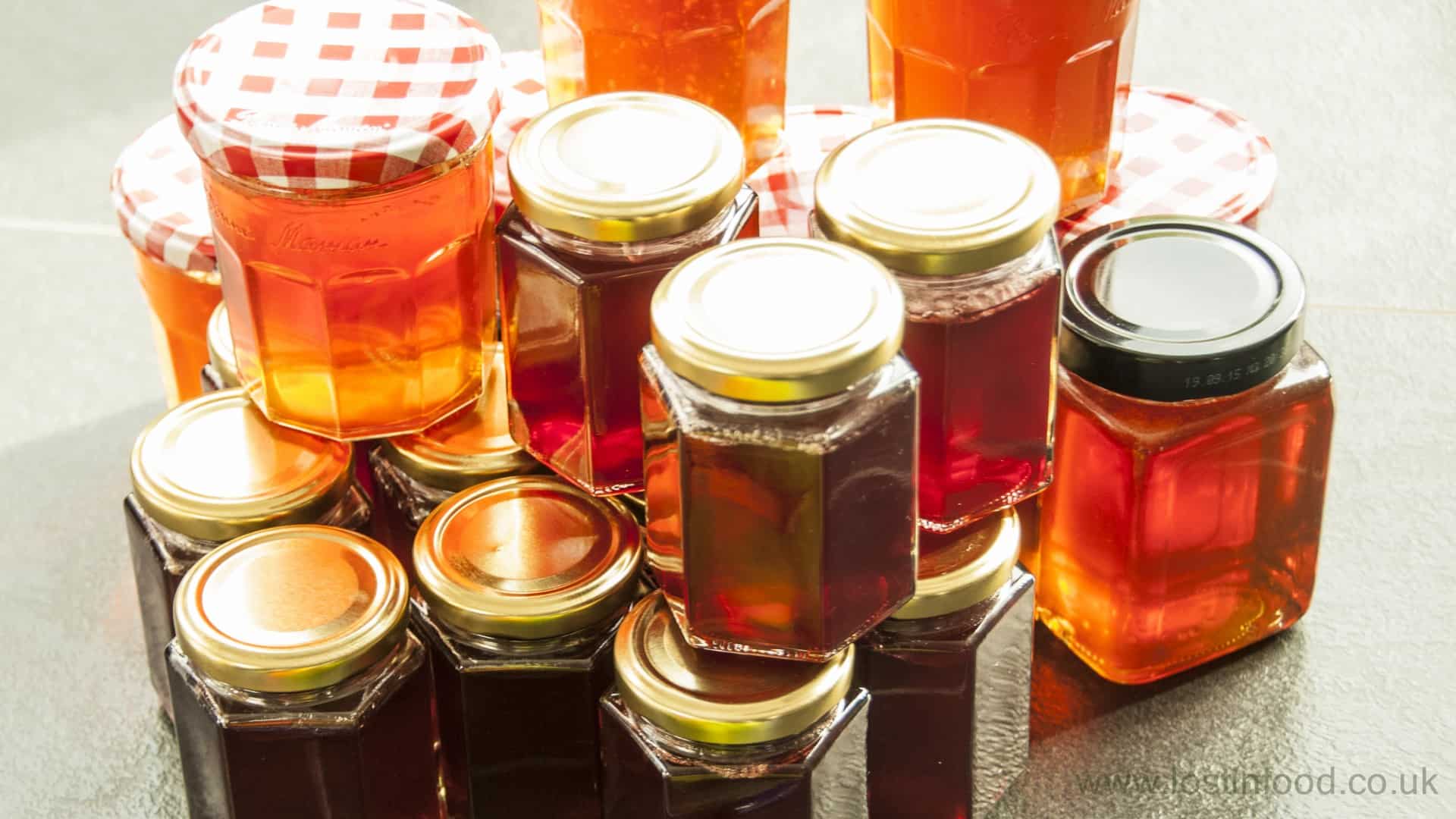 Homemade Apple Jelly - Lost in Food