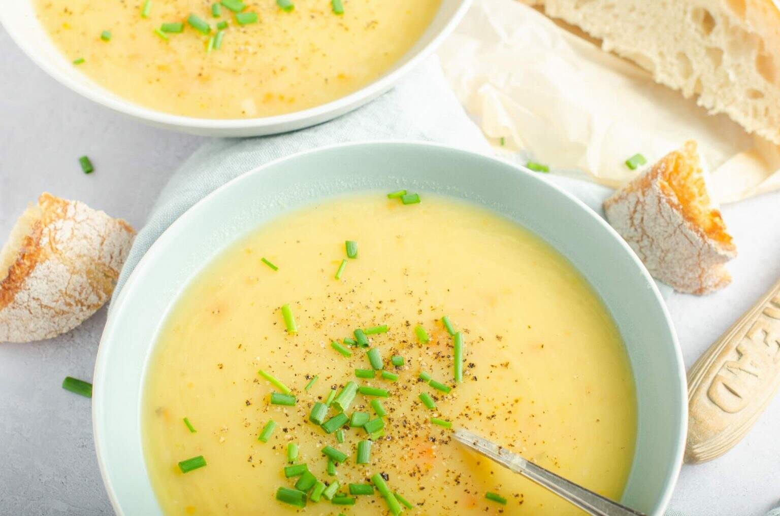 quick leek & potato soup - Lost in Food