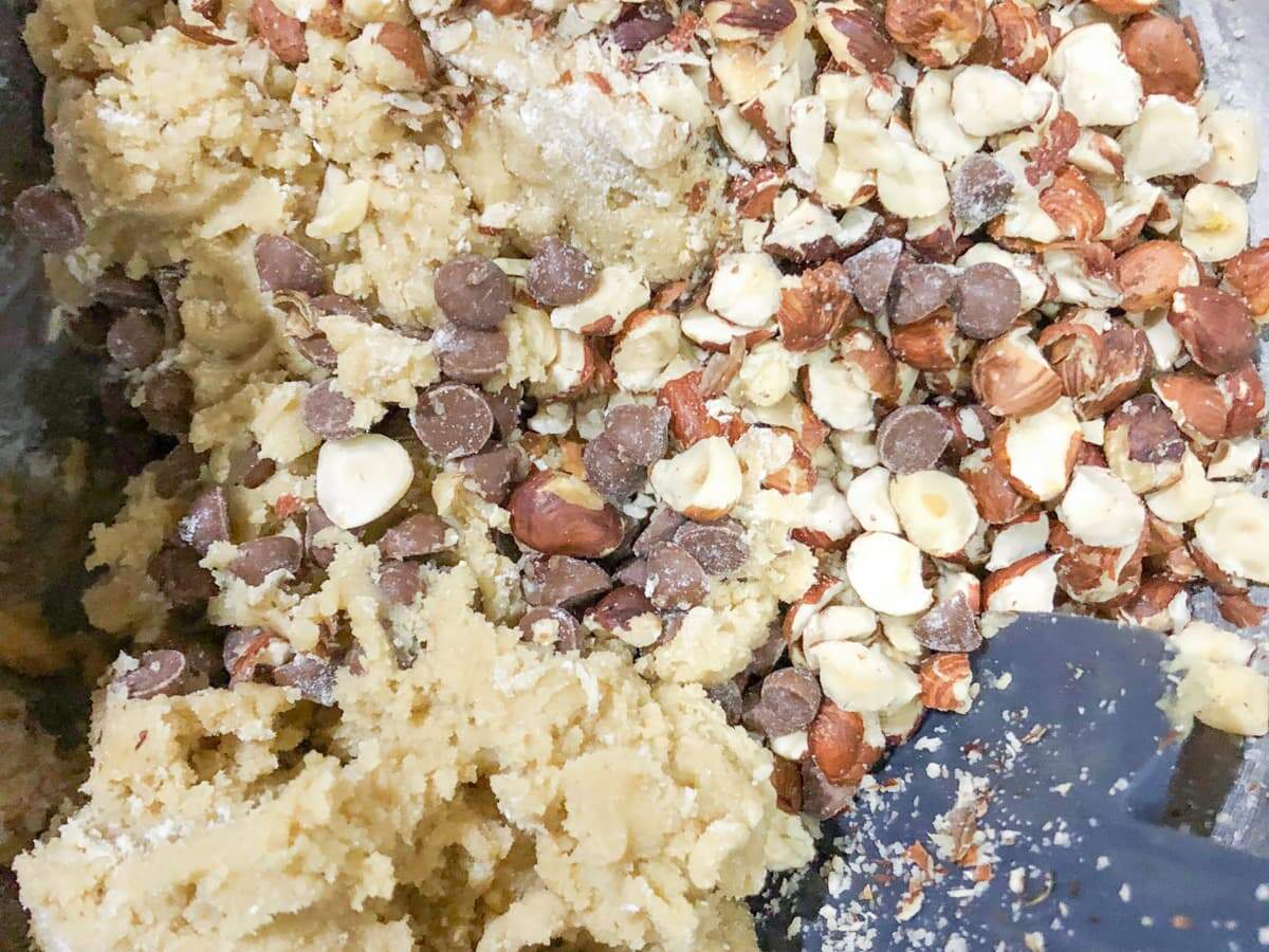 Cookie dough with added chopped hazelnuts and chocolate chips.