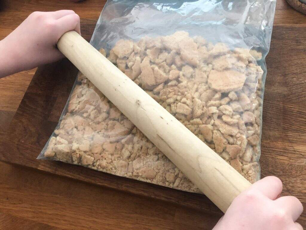 easy chocolate tiffin recipe (no bake) Lost in Food