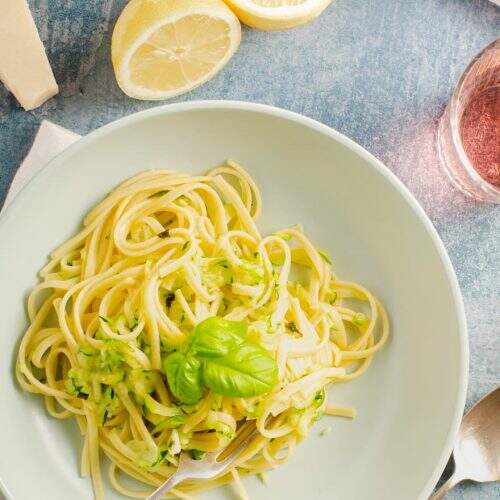 courgette lemon pasta (zucchini pasta) - Lost in Food