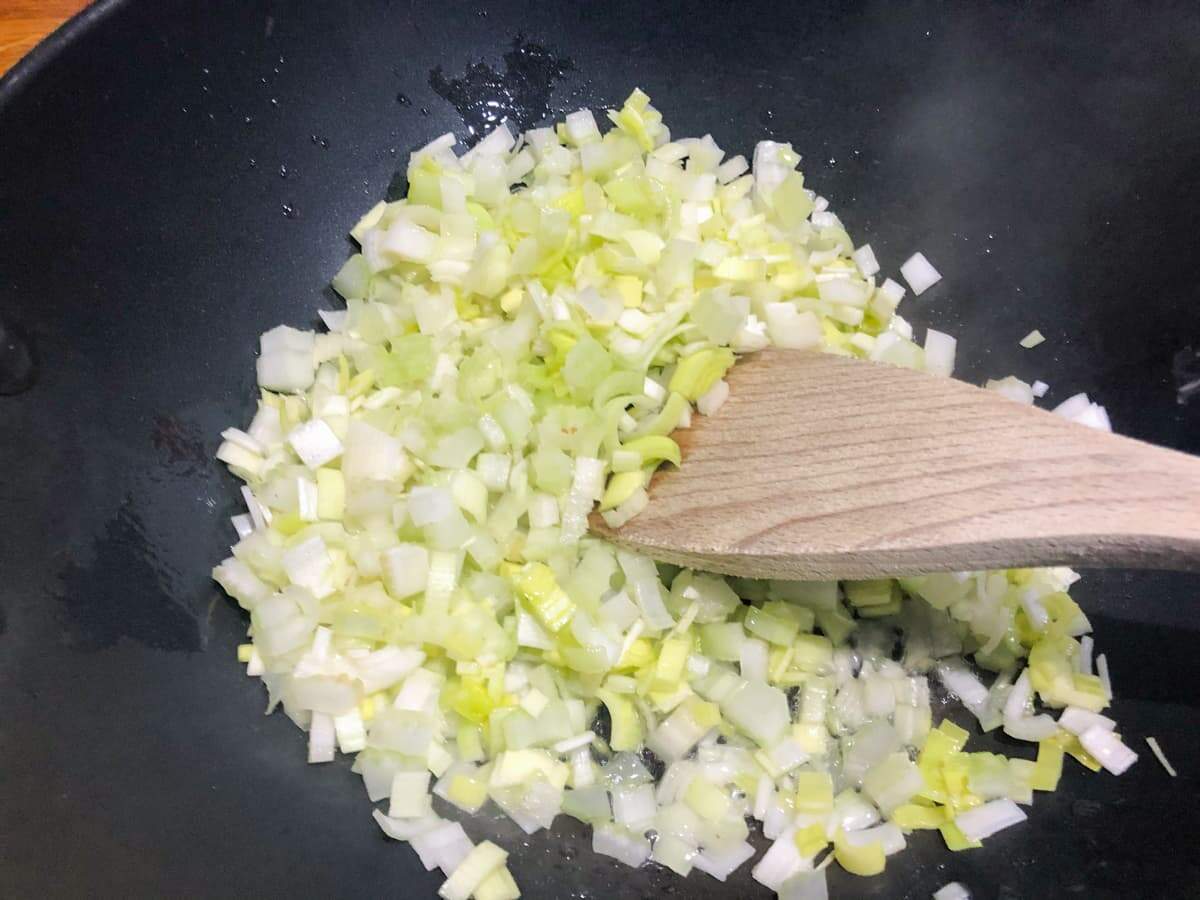 Stir frying onions and leeks in a pan