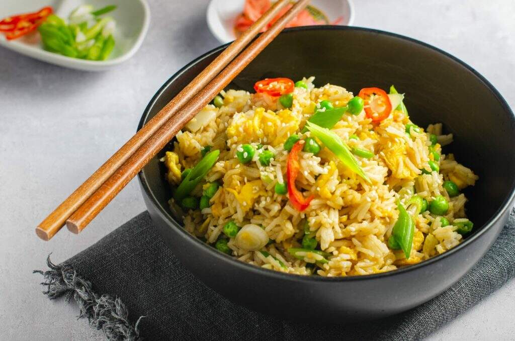 Easy Egg Fried Rice - Lost in Food
