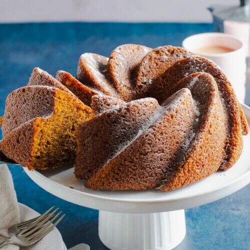 Spicy Pumpkin Bundt Cake - Lost in Food