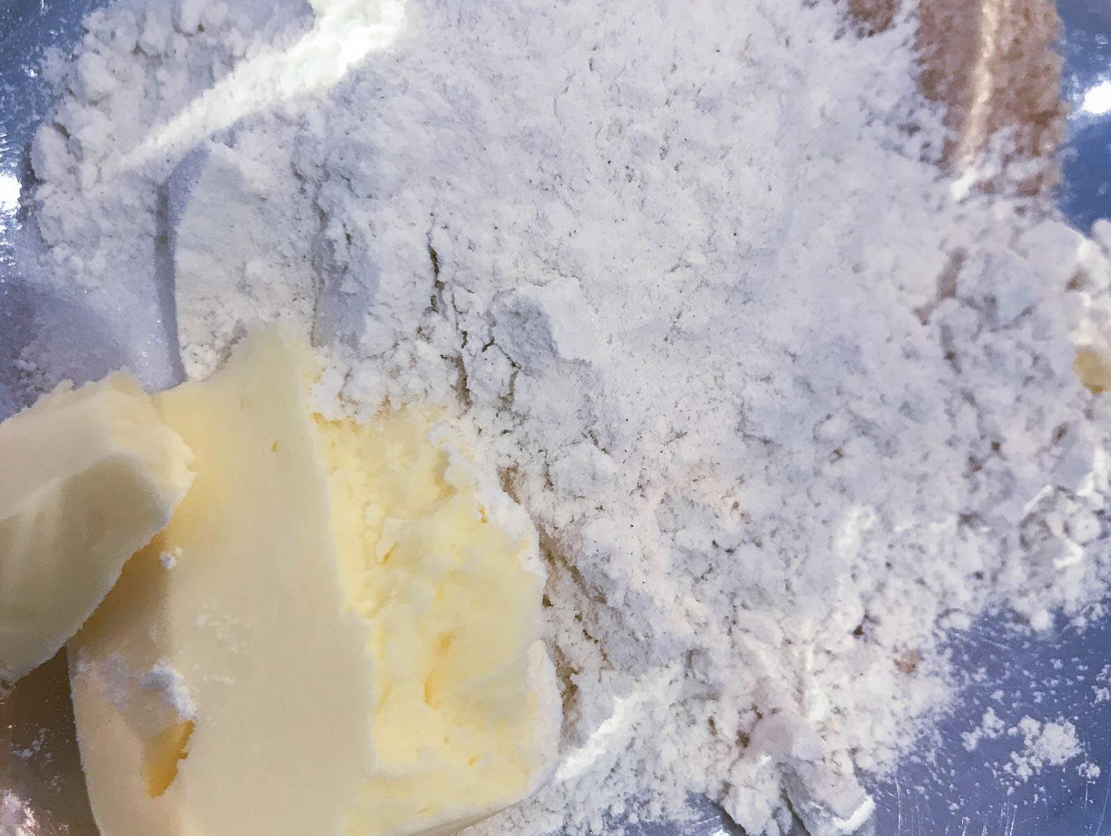 Butter, flour and sugar before being mixed.