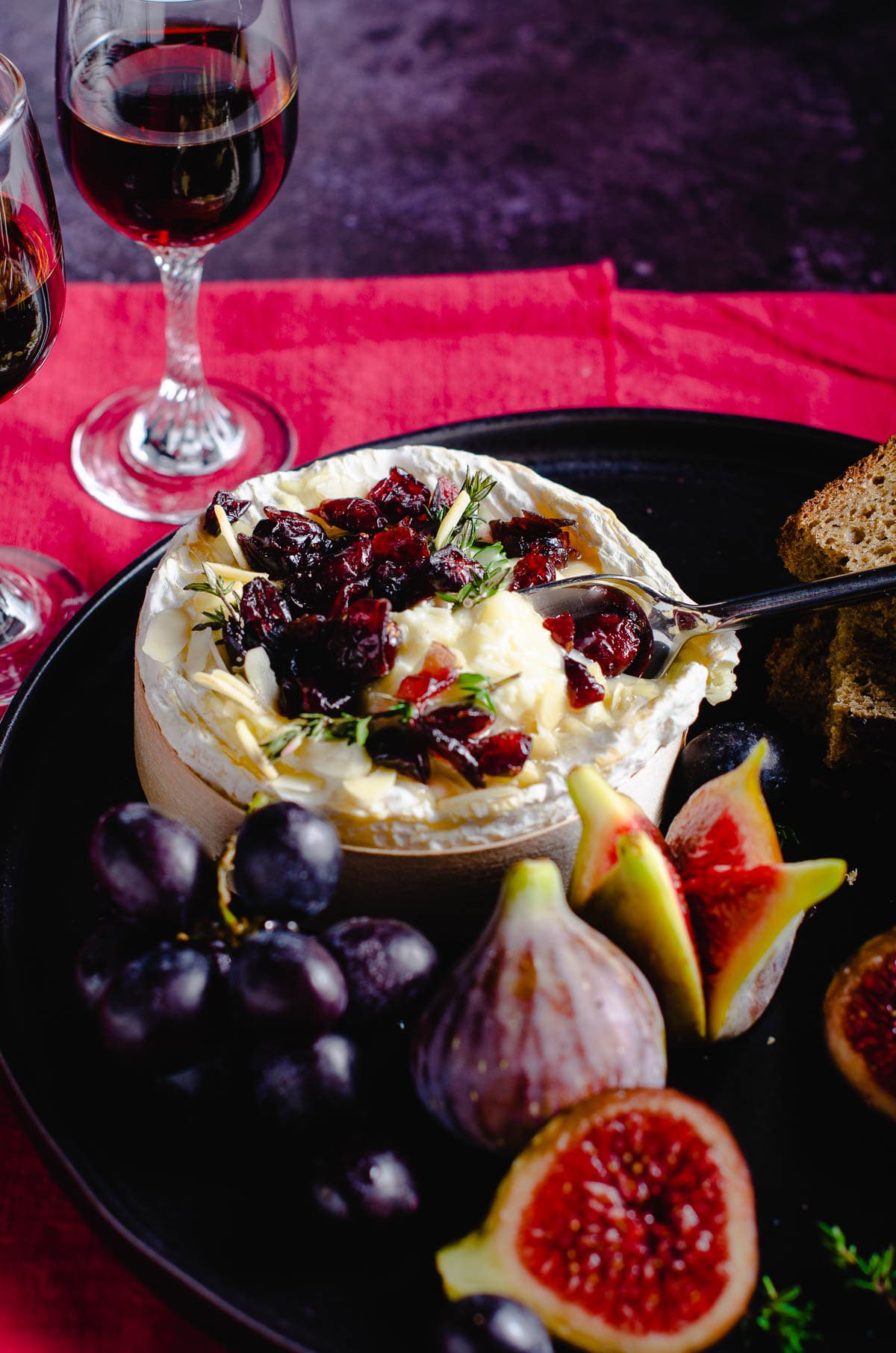 baked camembert toppings - Lost in Food