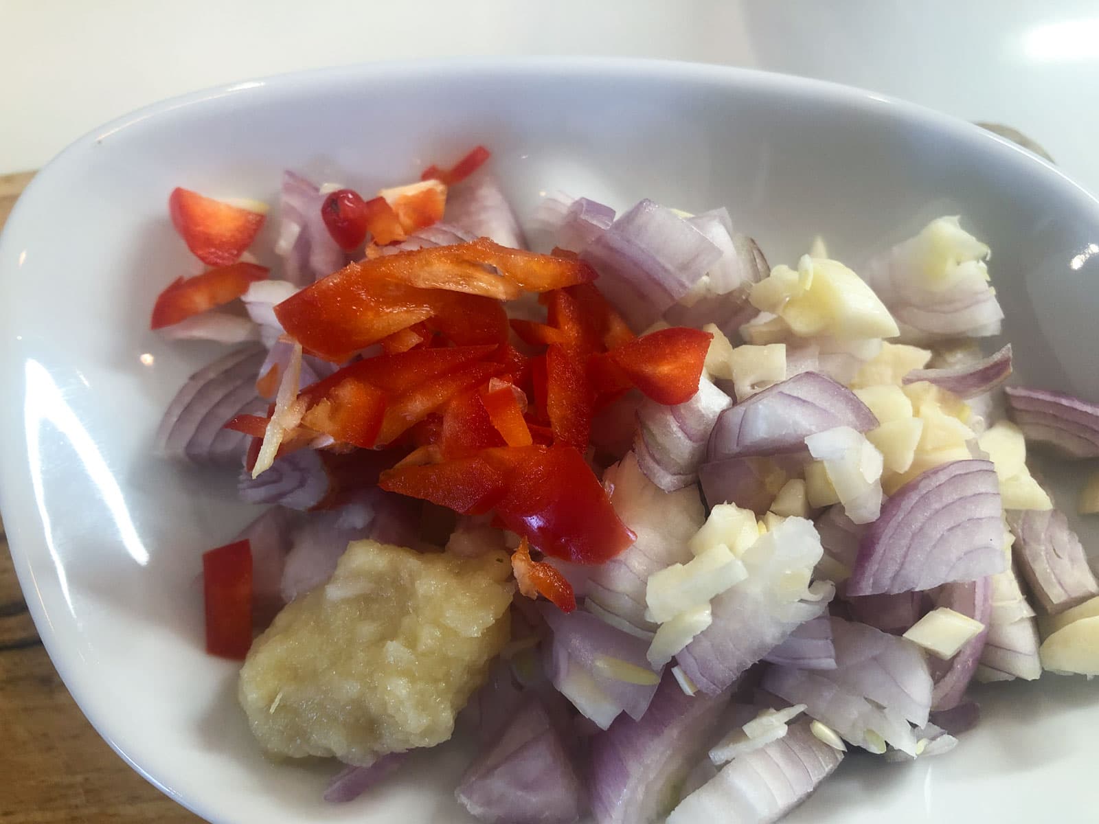 finely diced shallot, garlic, ginger and ginger in a small dish.