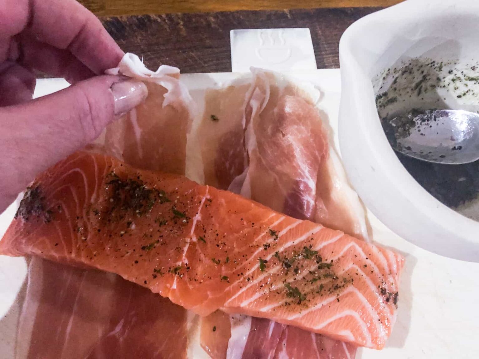 oven baked salmon fillet with Parma ham Lost in Food oven baked salmon fillet with Parma ham Lost in Food