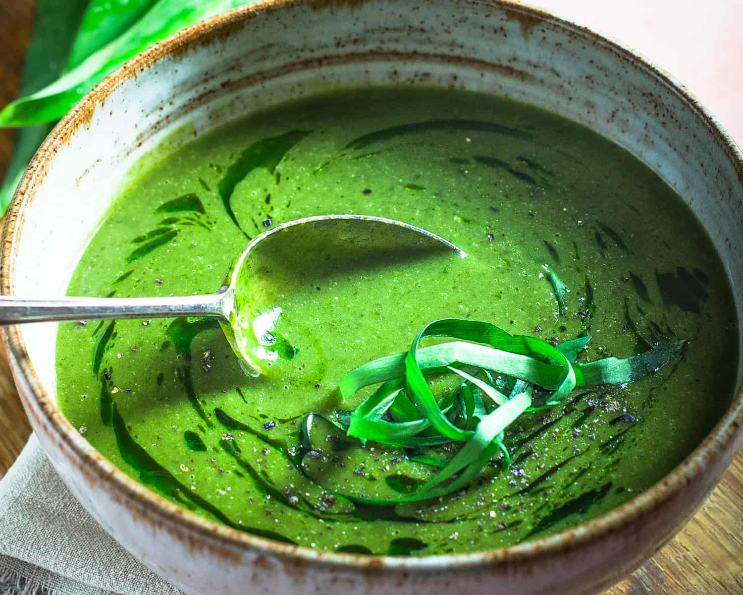 wild garlic soup - Lost in Food