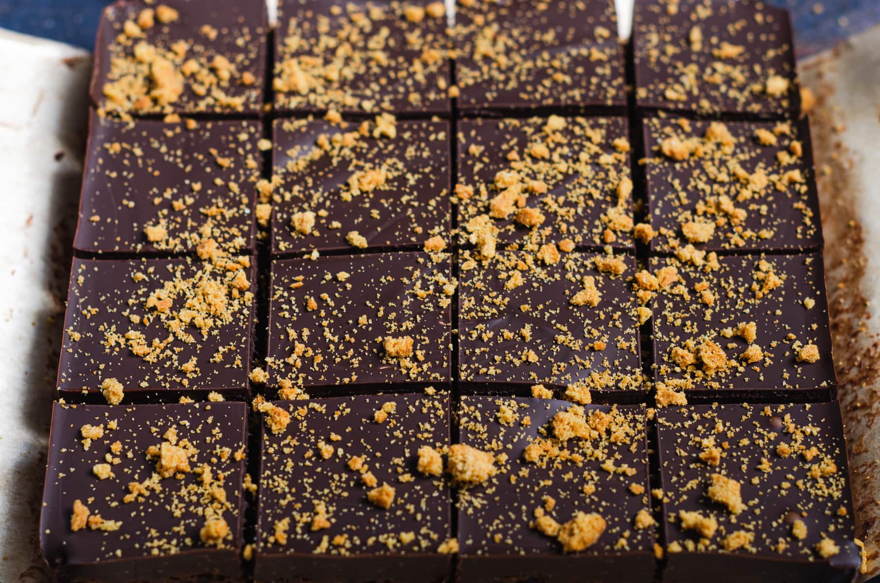 Sixteen squares of dark chocolate tiffin topped with crushed ginger biscuits.