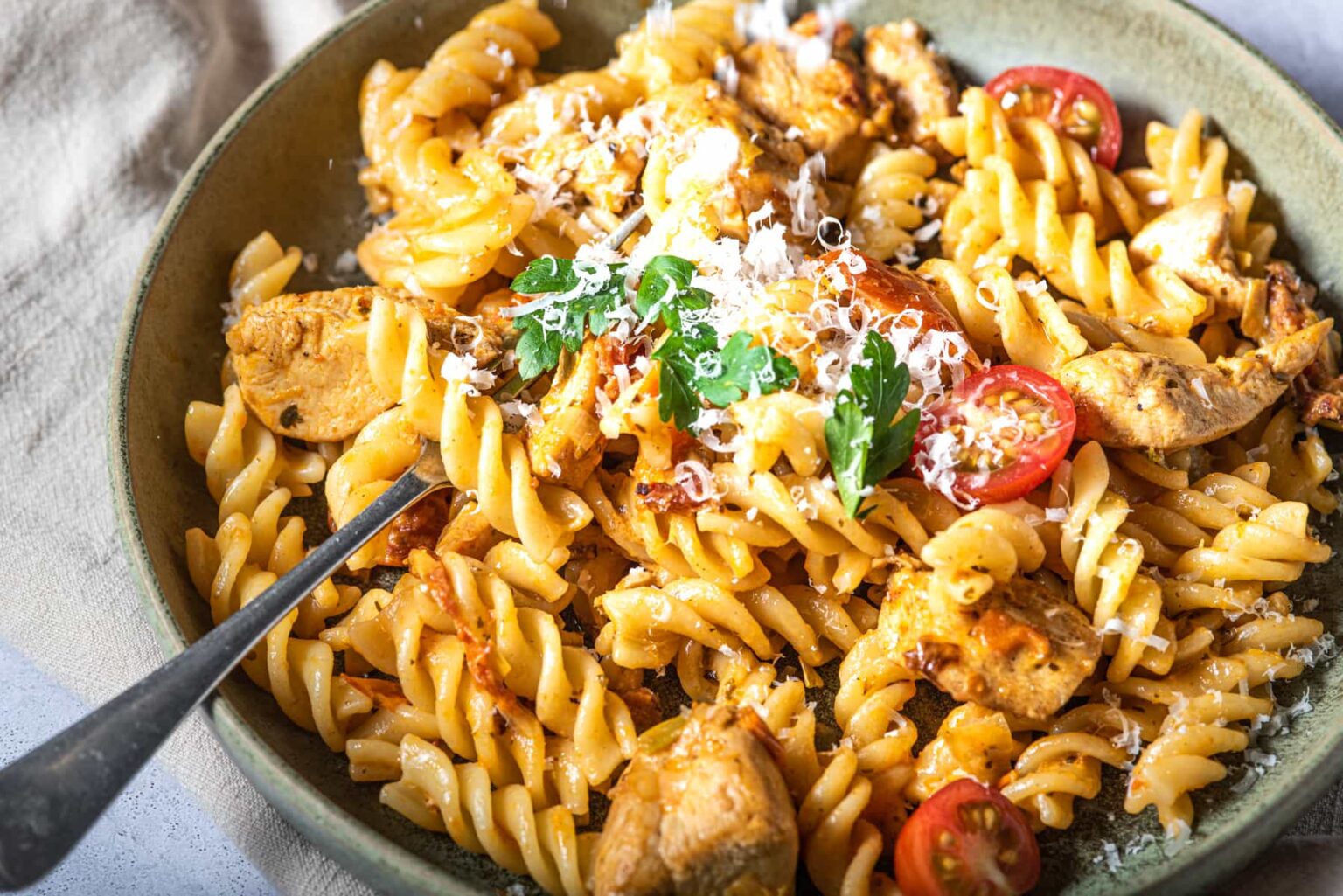 Creamy Chicken & Bacon Tomato Pasta Lost in Food