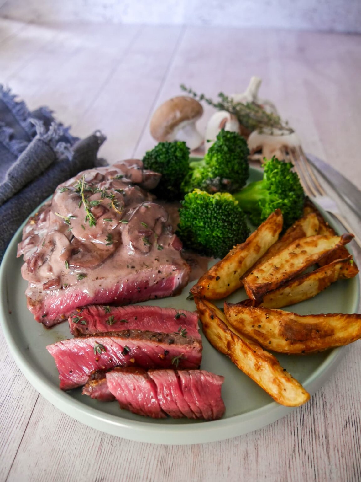 Steak with Red Wine Mushroom Sauce - Lost in Food