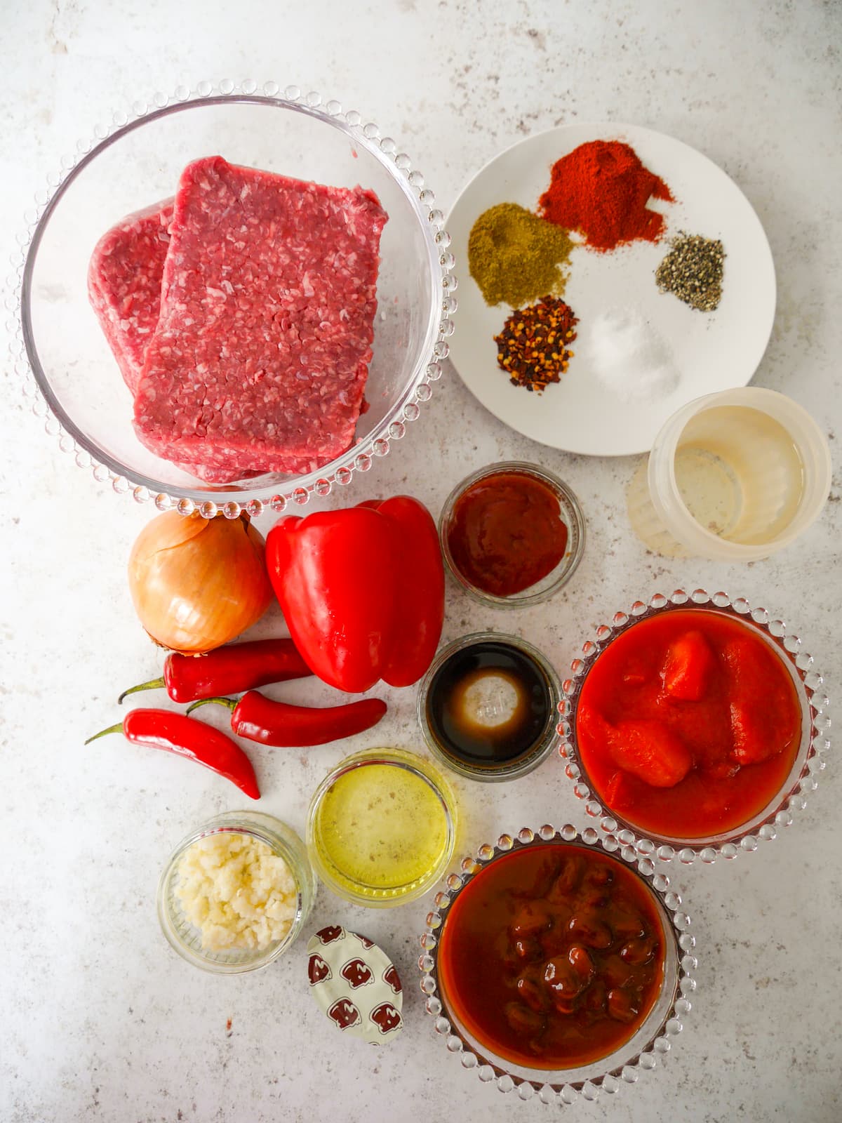 The individual recipe ingredients for minced beef chilli.