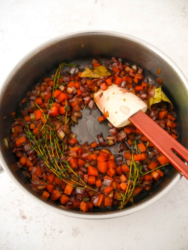 Vegan gravy recipe ingredients with reduced red wine.