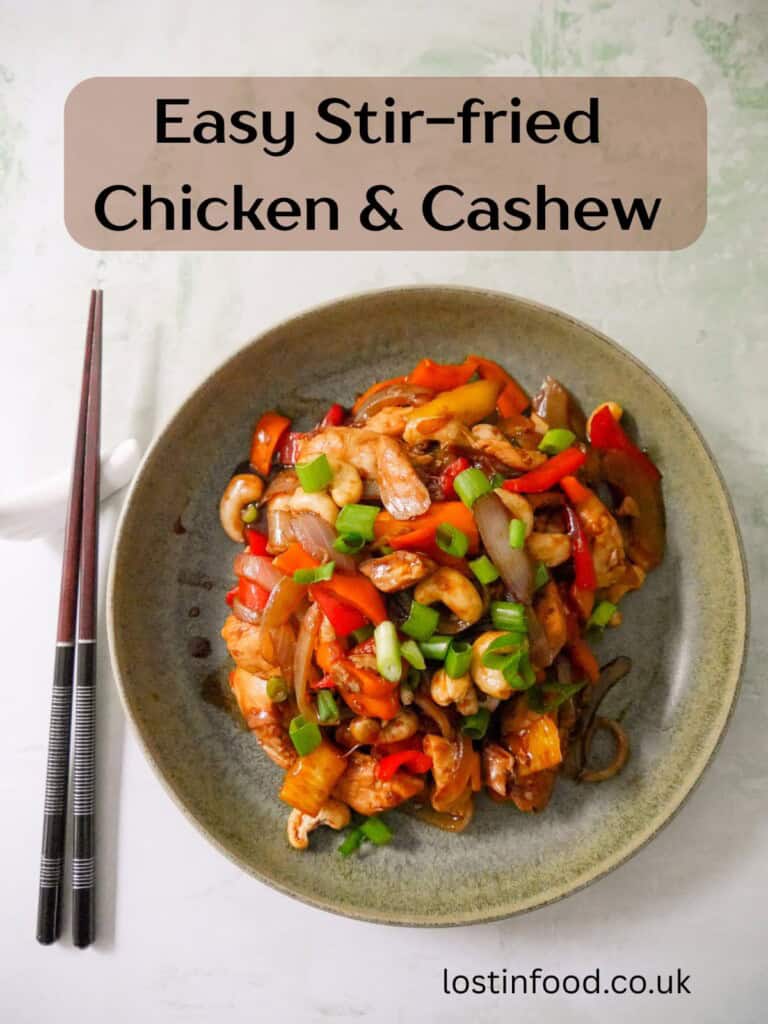 Pinnable image with recipe title and a bowl of stir-fried chicken and cashew nuts.